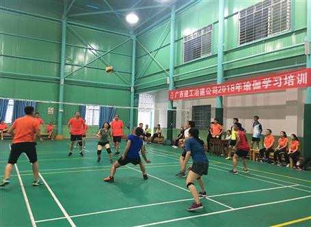 桂华气排球队：顽强拼搏，，，，，享受比赛